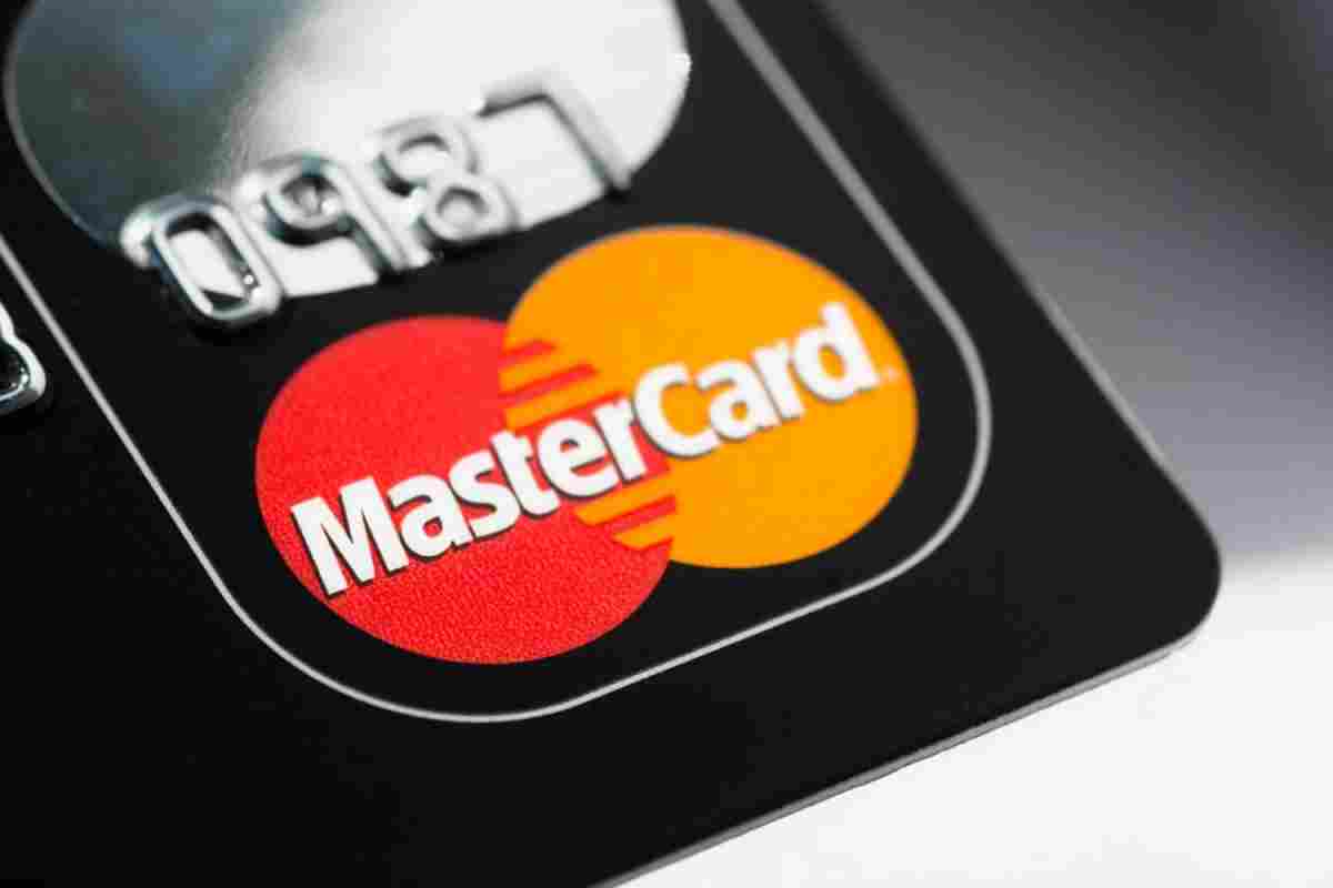 В чем разница между кредитной картой и дебетовой картой и почему ее стоит иметь?